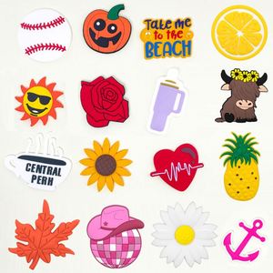 กระเป๋าถือผู้หญิง PVC สไตล์ลำลองสำหรับไปเที่ยวทะเล ลดราคาสุดฮอต ดีไซน์โดดเด่น พร้อมหัวเข็มขัดตกแต่งแบบถอดได้ ใช้ใส่เครื่องสำอางได้สะดวก - Product Image 5