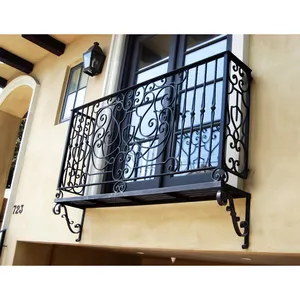 Desain terbaru gaya klasik besi tempa dalam ruangan luar ruang balkon pagar kayu yang dapat diganti untuk rumah