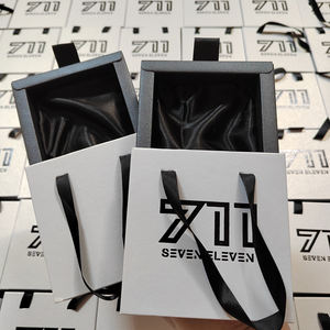 Caja de Regalo de Cartón Rígido con Logotipo Personalizado, con Asa y Cajón Deslizable para Empaque de Joyería - Collares y Aretes - Product Image 6