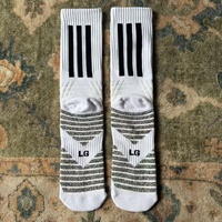 Chaussettes de basketball professionnelles en polyester et coton tricotées à rayures - Saison printemps - En stock - Séchage rapide - Antibactériennes - Sport