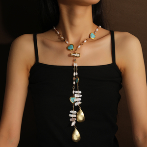 Elegante Collana a Y con Perle Naturali e Accenti a Cuore in Malachite, Ciondolo Placcato Oro, Accessorio di Moda per Ogni Giorno ed Eventi Speciali - Product Image 1