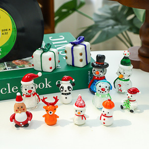 Nuevos Adornos Navideños Creativos para el Hogar 2025, Muñeco de Nieve, Alce, Mini Adornos de Escritorio de Dibujos Animados, Artesanía de Vidrio Colorida - Product Image 1