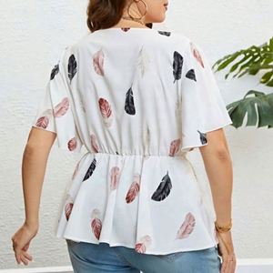 Yi 2026 Nova Blusa Feminina de Verão com Manga Curta, Estampa de Pena, Decote V, Amarração Transpassada, Tamanhos Grandes e Cinto Peplum - Product Image 3