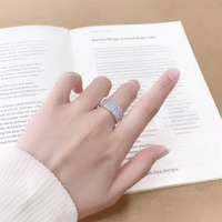 Bague de fiançailles de luxe scintillante pour femme, en or blanc 18 carats, sertie pavé complet de trois rangées de diamants de laboratoire taille princesse