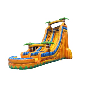 Château gonflable combiné avec grande tour de glisse, piquets, sacs de sable et souffleur inclus, idéal pour les crèches et les aires de jeux préscolaires. - Product Image 1