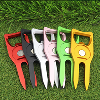 Outil de réparation de mottes de terre de golf vierges personnalisées en vrac direct d'usine ouvre-bouteille multifonctionnel avec jeu de marqueurs de balle