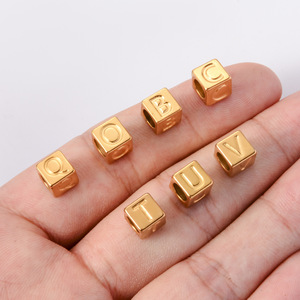 Cuentas de cubo alfabéticas |   Espaciadores de Letras Iniciales de Acero Inoxidable con Baño de Oro y Plata de 18K, 7*7MM, para Fabricación de Joyería, Pulseras y Collares - Product Image 6