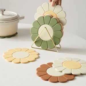 Hot Sale Creative Sunflower Silicone Dining Table Anti-Scalding Pot Holders High Temperature Resistant Trivet <b>Mat</b> for Kitchen - Product Image 5