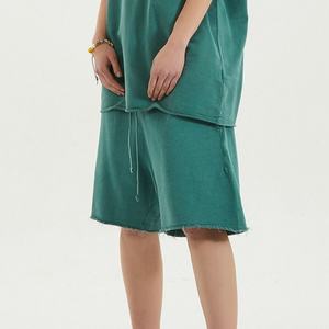 Shorts de travail vintage pour hommes de haute qualité, décontractés, en coton, athlétiques, en molleton français, uni, bord brut, lavage à l'acide, respirant, écologique - Product Image 3