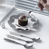 Ensemble de couteaux et fourchettes à steak minimalistes en céramique et acier inoxydable, fourchettes à fruits créatives style INS, vaisselle de style occidental, vente en gros nordique