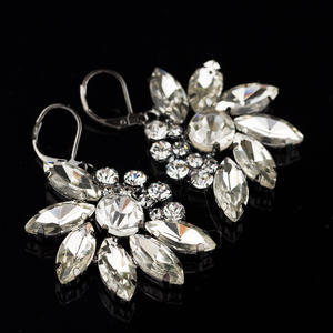 Pendientes de estilo coreano con forma de flor y cristal, pendientes sencillos y completos para mujer, accesorios para fotografía diaria en la calle <span class=keywords><strong>E224</strong></span> - Product Image 1
