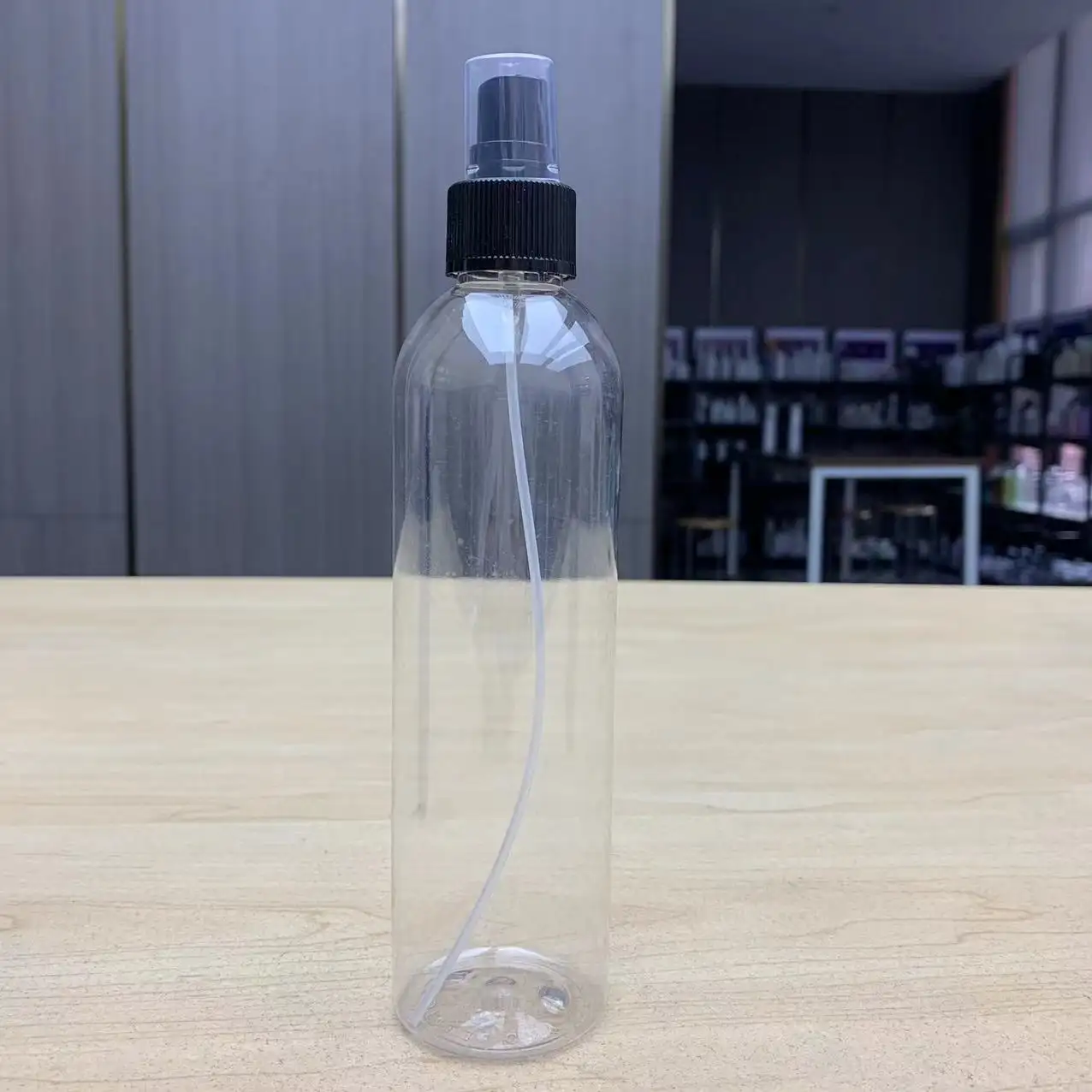 Bottiglia di plastica rotonda vuota dello spruzzo di capelli di 100 ml PETG matt per la crema della lozione di cura di pelle per 75% Achohol bote plastico 100 ml