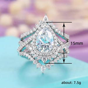 Set di Tre Anelli Impilabili a Forma di Goccia con Design a Corona per Donne - Product Image 5