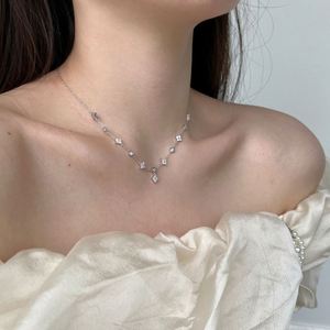 Collar con Colgante de Trébol de Cuatro Hojas y Circonita 5A, Plata S925, Diseño Elegante y Moderno de Dylam, Joyería Fina para Mujer, No se Deslustra - Product Image 6