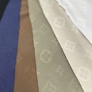 Da ôm mềm Jacquard Nhiều Màu bốn hoa cũ Tiền Phong Cách hàng đầu Áo khoác vải dệt kim - Product Image 5