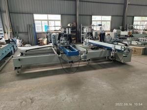 Machine horizontale automatique <span class=keywords><strong>de</strong></span> nettoyage et <span class=keywords><strong>de</strong></span> soudage des quatre coins du <span class=keywords><strong>cadre</strong></span> UPVC CNC Ligne <span class=keywords><strong>de</strong></span> production <span class=keywords><strong>de</strong></span> fenêtres et <span class=keywords><strong>de</strong></span> portes Machine <span class=keywords><strong>de</strong></span> fabrication - Product Image 3