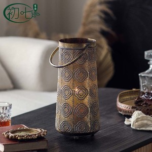 Portavelas de hierro hueco estilo bohemio con asa para decoración del hogar - Product Image 3