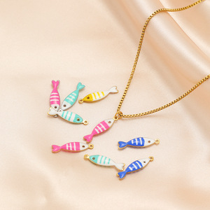 Amuleto de pez esmaltado |   Colgante de Pez Pequeño en Acero Inoxidable con Baño de Oro PVD de 18K para Fabricación de Joyería, Collares y Pulseras DIY - Product Image 2