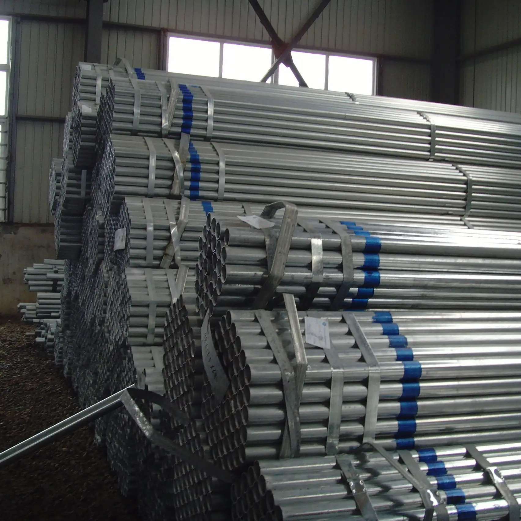 The Manufacturer Supplies Q195 Pipeline Gi Hollow Cross Section Galvanized Round Pipe With Straight Hair