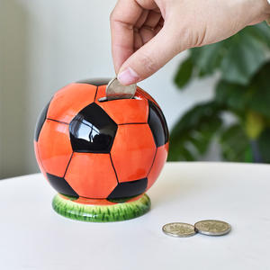 Salvadanaio in Ceramica a Forma di Pallone da Calcio, Personalizzabile, Regalo Sportivo, Fornitore all'Ingrosso OEM, Salvadanaio per Bambini e Adulti - Product Image 1