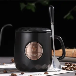 Matt schwarz und rot gestreifte Keramik Kaffeetasse mit Kupferblech Bronze Siegel becher Custom Logo Werbung Geschenk becher