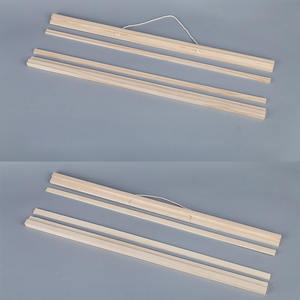 Vente en gros de tiges suspendues en bois massif avec gravure sculptée pour affiches murales décoratives calendriers peintures - Product Image 2