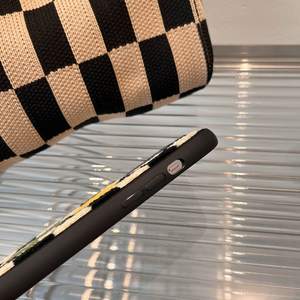 Funda de Teléfono Personalizada con Bordado Floral para 14 13 12 11 15 Pro <span class=keywords><strong>Max</strong></span>, TPU+PC+PU, Resistente a Golpes e Impermeable, para Damas, <span class=keywords><strong>2023</strong></span> - Product Image 4