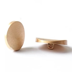 กระดุมโลหะทรงโดมสีทองคุณภาพสูง สลักลายพร้อมโลโก้แบรนด์ตามสั่ง รูปทรงกลม สำหรับเย็บมือบนเสื้อผ้าเดนิม - Product Image 3