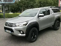 Pick-up Toyota Hilux d'occasion, électrique, turbo, automatique, 4x4, double cabine, sièges en cuir, pneus R16, conduite à gauche, traction avant, toit ouvrant en aluminium foncé