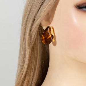 Phụ Nữ Của Cao cấp Hổ Phách Nhựa Khuyên Tai Sang Trọng Tối Giản Kim Loại Kết Hợp Bông Tai Mới Thời Trang Tai Thời Trang Đồ Trang Sức Bông Tai - Product Image 2