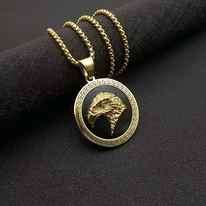 Collier avec pendentif tête d'aigle en acier inoxydable plaqué or, bijoux de mode unisexe - Product Image 2