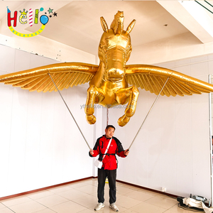 Costume Gonfiabile da Cavallo Dorato con Ali per Parate - Product Image 3
