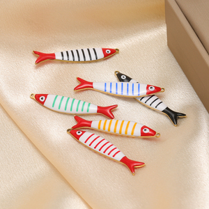 Ciondolo a Forma di <span class=keywords><strong>Pesce</strong></span> Smaltato in Acciaio Inossidabile Placcato Oro 18K, Pendente a Doppio Smalto a Forma di <span class=keywords><strong>Pesce</strong></span>, Accessori per Creazione di Gioielli - Product Image 3