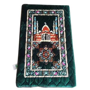 Fournisseur d'usine Offre Spéciale nouveau design de qualité islamique imprimé Raschel tapis de prière en coton matelassé avec des franges 70x110cm