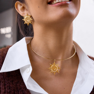 Collar de Gargantilla con Colgante de Sol y <span class=keywords><strong>Luna</strong></span> en Acero Inoxidable Chapado en Oro, con Extensor, Impermeable, Hipoalergénico, Joyería de Moda para Mujer - Product Image 4