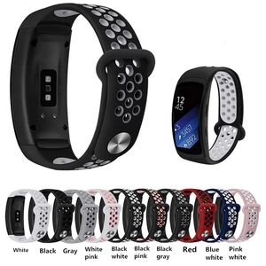 Bracelet de remplacement en silicone souple pour <span class=keywords><strong>Samsung</strong></span> Gear Fit2 SM-R360/<span class=keywords><strong>Fit</strong></span> <span class=keywords><strong>2</strong></span> <span class=keywords><strong>Pro</strong></span> SM-R365 Smart Fitness <span class=keywords><strong>Band</strong></span> - Product Image 2