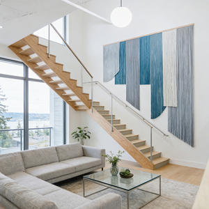 Décoration murale en macramé tissé avec franges ombrées pour hall de complexe hôtelier tropical, pour intérieurs côtiers modernes et luxueux - Product Image 5