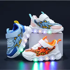 2024 Venta caliente moda dibujos animados dinosaurio deportes zapatos malla transpirable luces LED al por mayor de niños y niñas zapatos Casuales