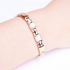 Pulsera de Salud con Nombre Personalizado Grabado, Unisex, de Acero Inoxidable 316L, con Terapia Magnética - Product Image 2