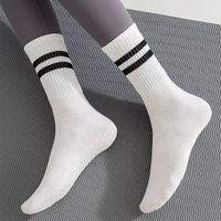 Chaussettes de yoga pour femmes à bout ouvert, rayées, tricotées, avec semelle en tissu éponge et grip antidérapant en silicone, pour Pilates, danse et fitness, vente en gros OEM