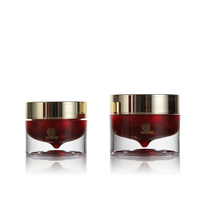Emballage cosmétique acrylique de luxe 30ml 50ml Pots de crème transparents avec pot intérieur en goutte d'eau rouge Bouchon doré brillant