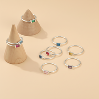 FOXI Best Seller Bague de promesse minimaliste empilable, anti-ternissement, en argent 925 avec émeraude CZ verte, pierre de naissance, cadeau pour femme