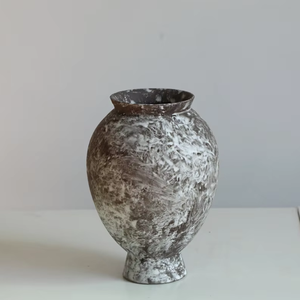 Ensemble de vases en céramique vintage rétro, délabés et rustiques, avec motif floral pour la décoration de la maison - Product Image 5