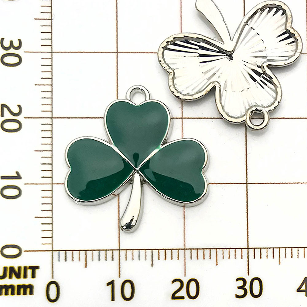1 trèfle vert dégoulinant d'huile - 1,9g - 22*23mm - 18452