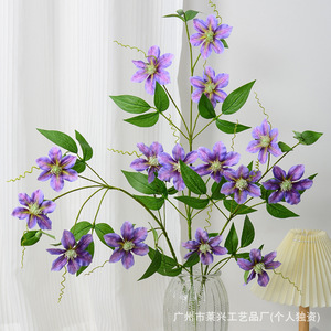 Fleurs artificielles en soie de clematis Laixing, couleur violet clair, pour décoration de mariage, décoration de la maison, accessoires de photographie en extérieur, réutilisables - Product Image 1