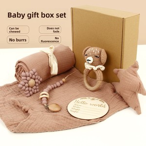 Vente en gros usine/OEM Coffret cadeau <span class=keywords><strong>de</strong></span> <span class=keywords><strong>naissance</strong></span> pour bébé, comprenant un jouet hochet animal à mordiller, en coton unisexe, idéal pour cadeau <span class=keywords><strong>de</strong></span> pleine lune - Product Image 2
