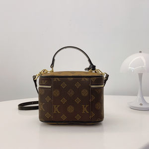 Sac à main décontracté pour femme haut de gamme et tendance avec fermeture éclair, doublure intérieure en polyester et décoration chaîne - Product Image 6