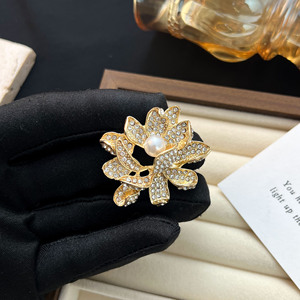 Elegant Diamond Flower Brooch With Pearl Center Women's Party Accessory Zinc Alloy Micro Insert Design - Product Image 4