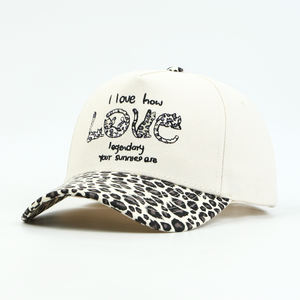 ओएम उच्च गुणवत्ता 5 पैनल स्नैपबैक कैप थोक टोन रंग तेंदुए प्रिंट कस्टम 5 पैनल कपास कढ़ाई बेसबॉल कैप - Product Image 3