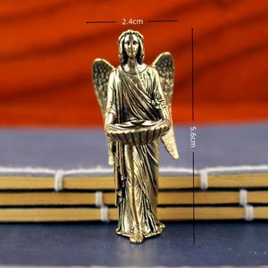 Petite figurine d'ange en métal, statue d'ange en laiton de style religieux pour la décoration de la maison et les cadeaux - Product Image 1